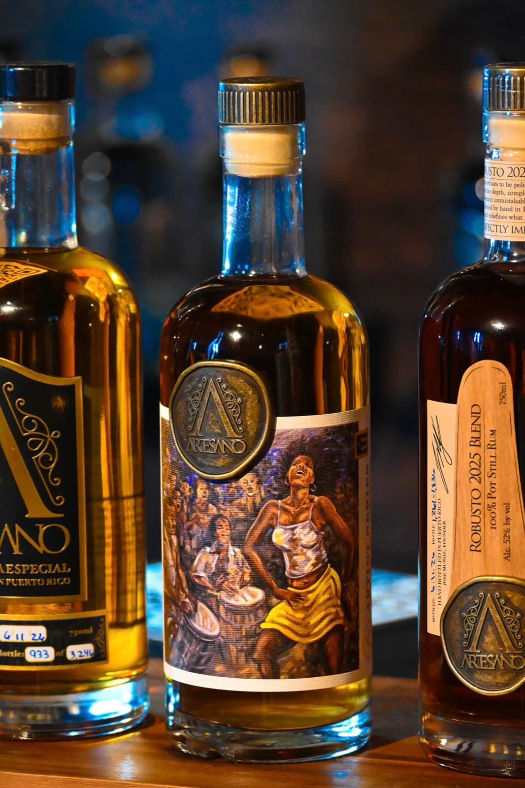 Botellas de ron Artesano en exhibición